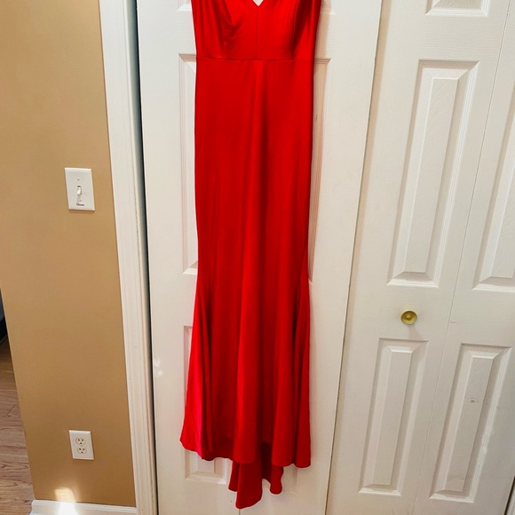 Amoris Red Gown - Picture 5 of 14
